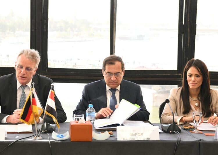 Molla: Ministry aims at providing incentives to companies willing to invest in green hydrogen 1 - Egyptian Gazette