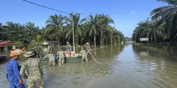 5th body found in Malaysia floods; over 40,000 displaced