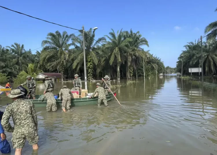5th body found in Malaysia floods; over 40,000 displaced 1 - Egyptian Gazette