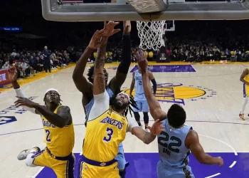 Anthony Davis leads Lakers past Grizz without Ja, 112-103