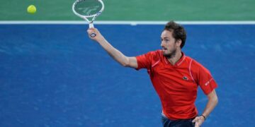 Medvedev beats Djokovic in Dubai