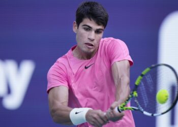 Alcaraz, Andreescu advance to Miami Open 3rd round