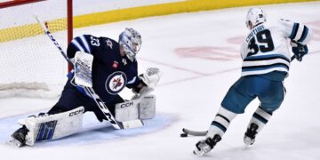 Hertl lifts Sharks to win over Jets