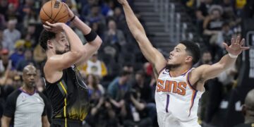 Warriors stun Suns 123-112 1 - Egyptian Gazette Warriors stun Suns 123-112