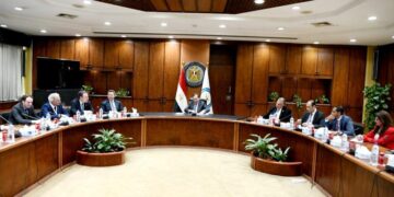 Petroleum minister probes with Greek delegation co-operation in energy domain
