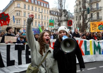 Berlin votes on tighter climate goals in test of Germans commitment to change