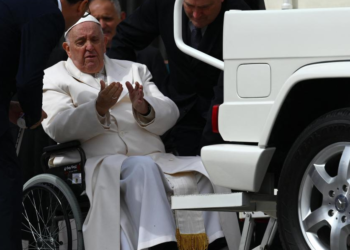 Pope Francis set to leave hospital, attend Easter service, Vatican says