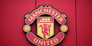 Battle to buy Man United heats up as Sheikh Jassim, Ratcliffe submit second bids