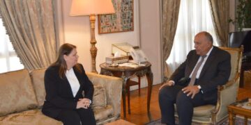 FM receives Fadwa Barghouti, wife of imprisoned Fatah leader