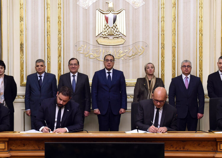 PM witnesses signing ceremony of deal between SCA, Antipollution Company 2 - Egyptian Gazette PM witnesses signing ceremony of deal between SCA, Antipollution Company 1 - Egyptian Gazette