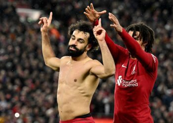 Sports min. greets Mo Salah  
