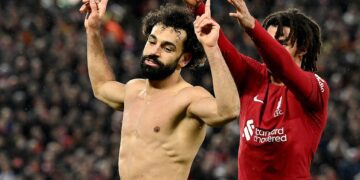 Sports min. greets Mo Salah  