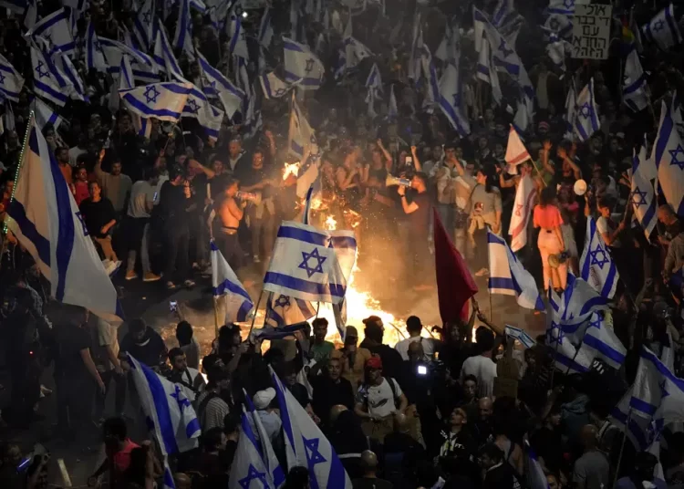 Mass protests erupt after Netanyahu fires defense chief 1 - Egyptian Gazette