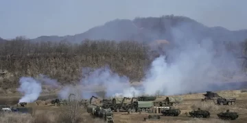 US, S. Korea hold drills as North launches missiles from sub