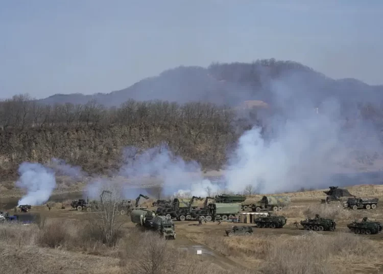 US, S. Korea hold drills as North launches missiles from sub 1 - Egyptian Gazette