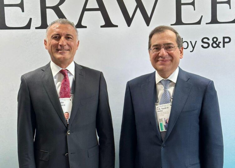 Petroleum min., Eni official discuss accelerating oil fields development 2 - Egyptian Gazette Petroleum min., Eni official discuss accelerating oil fields development 1 - Egyptian Gazette