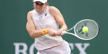 Swiatek advances in Indian Wells
