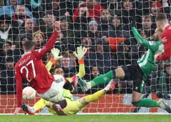 Man Utd beats Betis, Arsenal held in Europa League