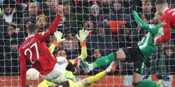 Man Utd beats Betis, Arsenal held in Europa League