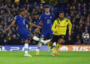 Chelsea beat Dortmund 2-0 to reach Champions League quarters