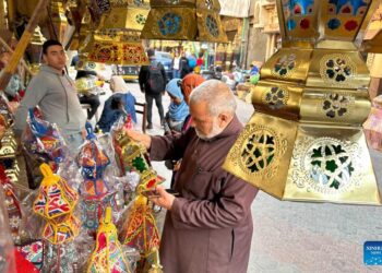 Soaring inflation hits lantern market in Egypt