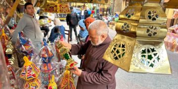 Soaring inflation hits lantern market in Egypt