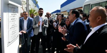 PM inspects Hengtong optic-electric factory