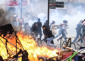 Minister: 457 arrested, 441 police injured in France unrest