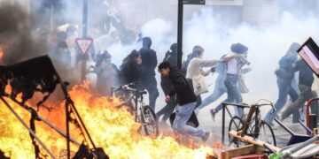 Minister: 457 arrested, 441 police injured in France unrest