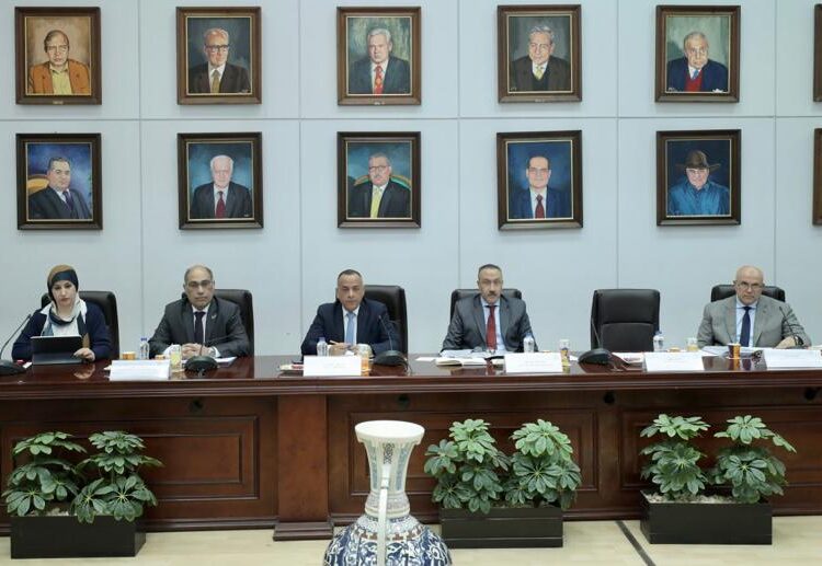 Mostafa Waziry (C) was addressing an SCA board meeting Tuesday night.