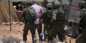 Israeli forces detain 12 Palestinians in West Bank