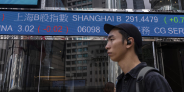 World shares fall on banking turmoil, recession worries