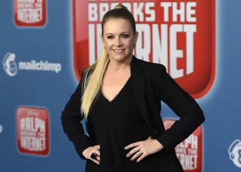 Melissa Joan Hart says she helped ‘tiny kids’ flee shooting
