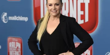 Melissa Joan Hart says she helped ‘tiny kids’ flee shooting