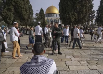 Tensions build around Jerusalem shrine after Syria rockets