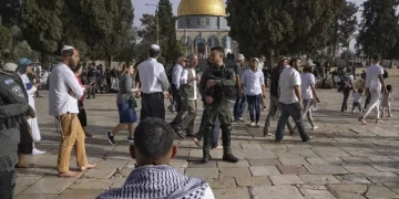 Tensions build around Jerusalem shrine after Syria rockets