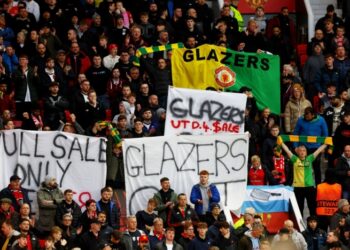 Carlyle in talks to take stake in Manchester United