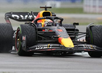Verstappen won’t stay in F1 to chase record