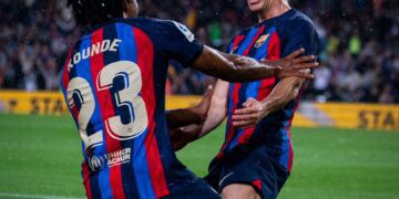 Barcelona closes in on La Liga title