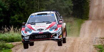 Evans leads in Croatia after Neuville crashes out
