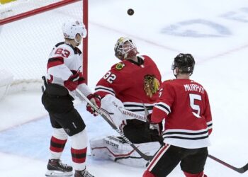 Boston Bruins defeat St. Louis Blues 4-3