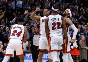 Butler does things his way, leads Heat into 2nd round