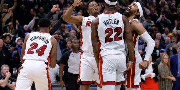 Butler does things his way, leads Heat into 2nd round