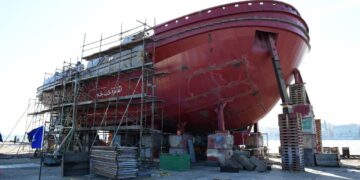 SCA chief follows up on building of 3 new tugboats at Port Said Arsenal