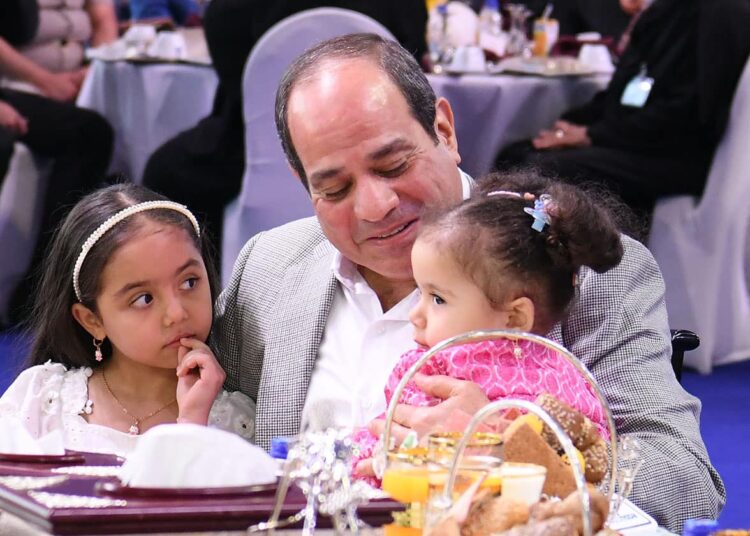 Sisi takes breakfast with number of families of army, police martyrs during Eid Al- Fitr celebration 2 - Egyptian Gazette Sisi takes breakfast with number of families of army, police martyrs during Eid Al- Fitr celebration 1 - Egyptian Gazette