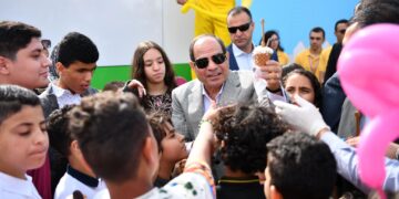 President hands out gifts to children during Eid Al- Fitr celebration 1 - Egyptian Gazette President hands out gifts to children during Eid Al- Fitr celebration