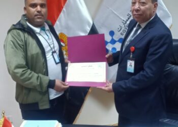 Honouring honest worker at Assiut airport
