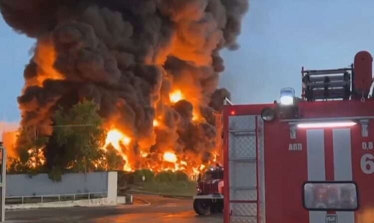 Crimea fuel depot on fire, Russian-held towns shelled in Ukraine 1 - Egyptian Gazette