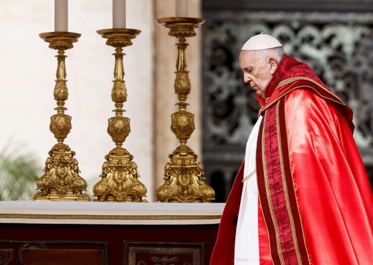 Pope Francis attends Palm Sunday service after hospital stay 1 - Egyptian Gazette