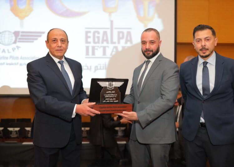 Pilots Ali Rushdi and Khaled RefaathonouringMinister of Civil Aviation Mohamed Abbas